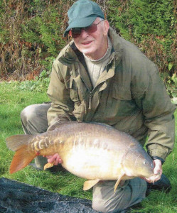 Len Lawday 33lb mirror Viaduct lake October 2012