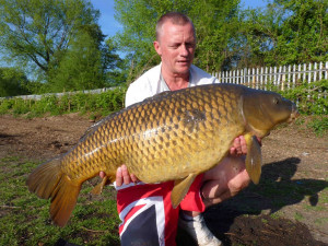 Roy Cansdale 27Lb 5oz Viaduct Lake on tigernut and maple 4.6.13
