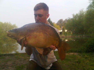 Tom Kayabasi -  18lb mirror, viaduct lake, bottom bay - 17.4.11
