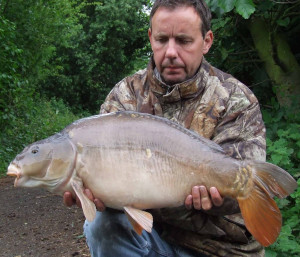 Ian Smith - 20lb 8oz Sutton small lake Longfield bait company red nut pop up 12.06.2011