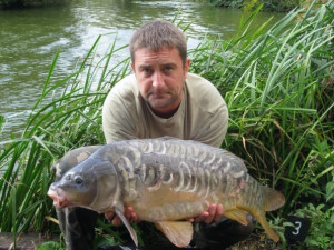 Rob Smith 19lb almost fully scaled mirror from the side snags at Sutton Big Lake Sept 09