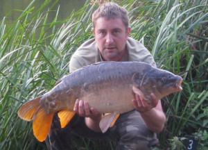 Rob Smith 22lb mirror from the side snags at Sutton Big Lake Sept 09